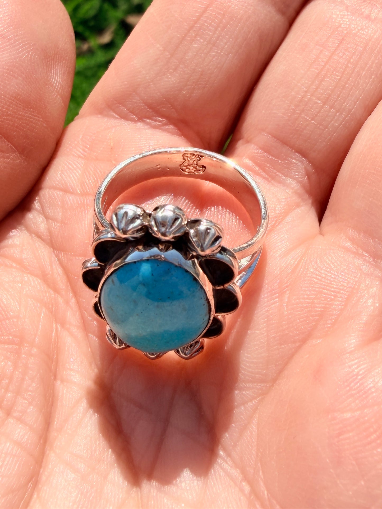 Authentic Native American Kingman Turquoise and Sterling Silver Detailed Ring By Arlene Lewis Size 7