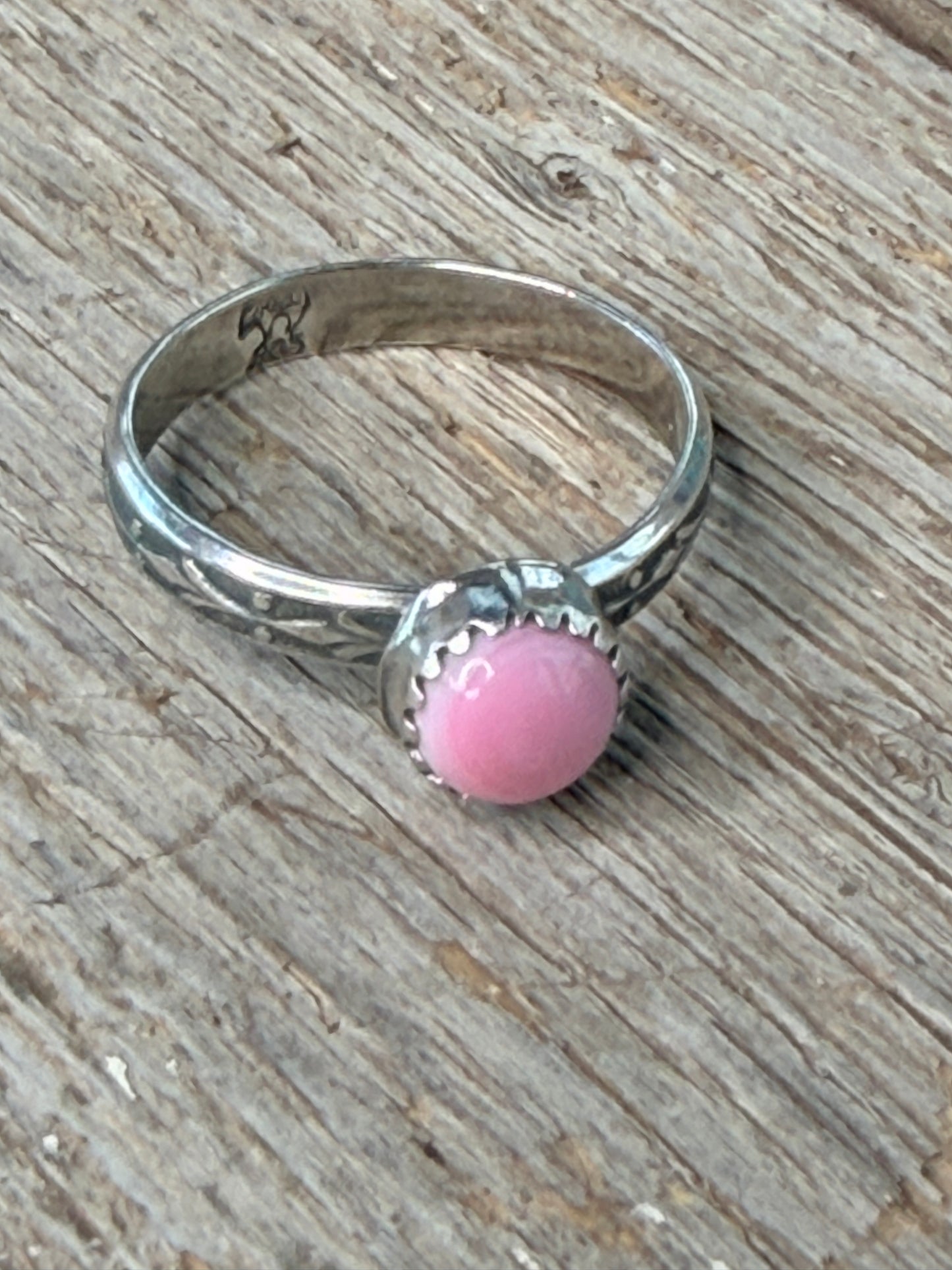 Authentic Native America Navajo Sterling Silver Pink Conch Shell Ring By Letricia Largo size 9